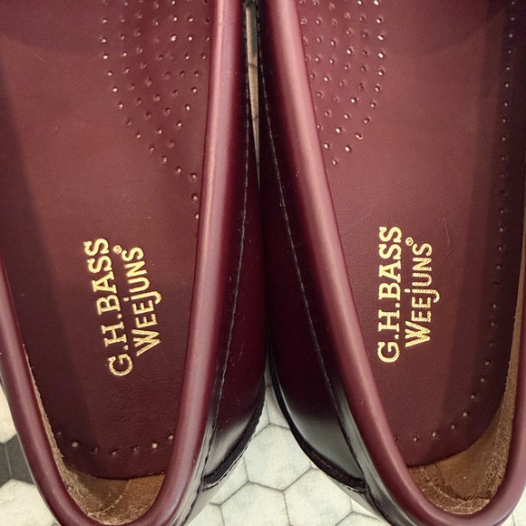 G.H. Bass & Co. Burgundy Loafers - Picture 4 of 13